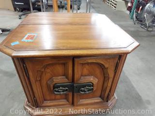 Set Of Nightstands/End Tables