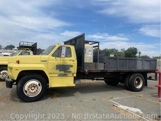 1986 Ford F-700 Work Truck