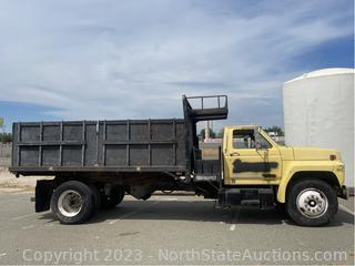 1986 Ford F-700 Work Truck